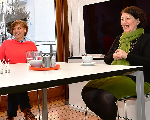 Nazan Kapan vom Frauenhaus zu Besuch bei magenta
