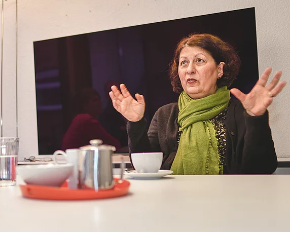Nazan Kapan vom Frauenhaus zu Besuch bei magenta