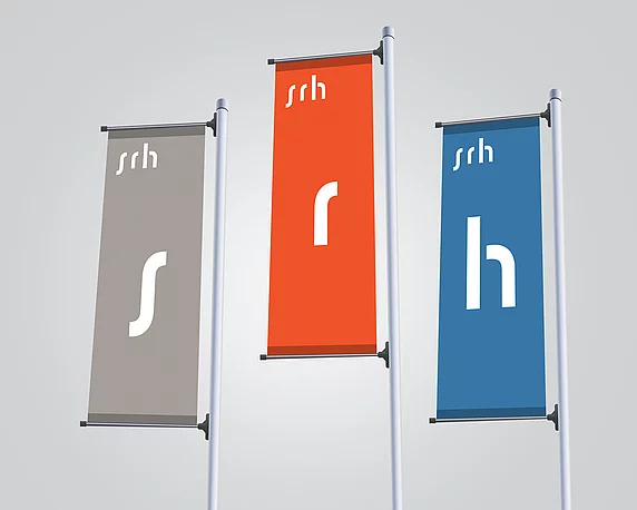 SRH Flaggen im neuen Corporate Design