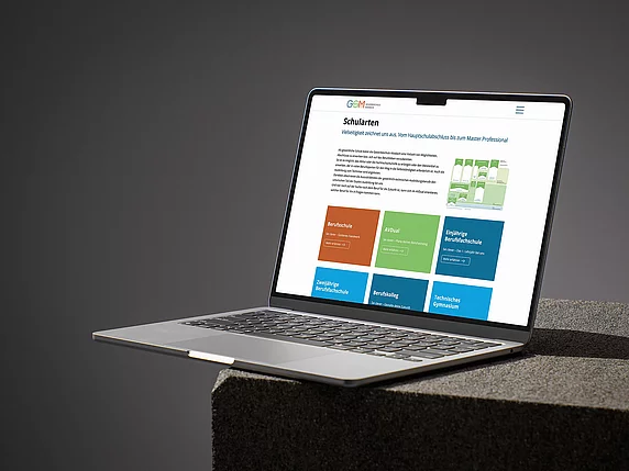 Mockup Schularten auf Laptop