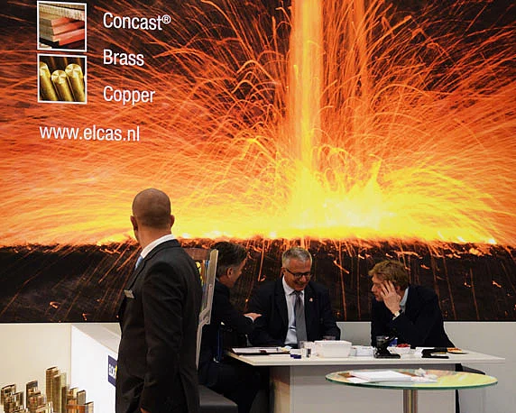 United Cast Bar Group, UCB, Messestand, Hannover, Sitzgruppe, Leuchtkasten